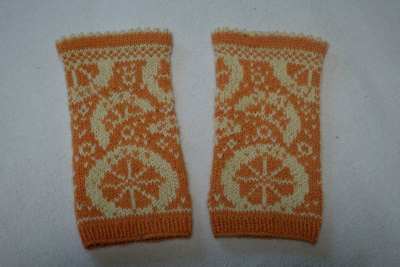 Pulswärmer Handgestrickt "Orange' Pflanzengefärbt One Size Damen Stulpen Handstulpen Armstulpen Handwärmer Geschenk Zitrusfrucht von Wollhandwerk
