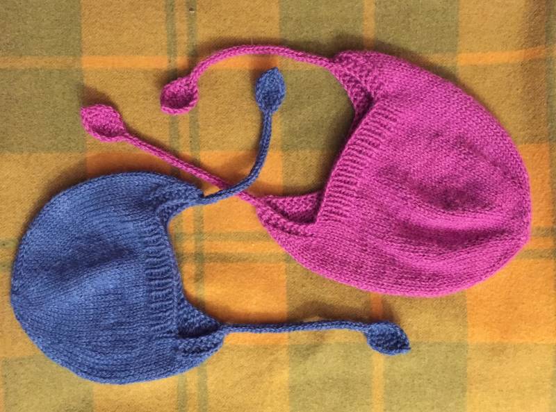 Weiche Warme Babymütze Baby-Mütze Handgestrickt Pflanzengefärbt 100% Royal-Alpaca Indigo Beere von Wollhandwerk