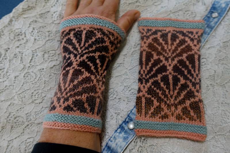 stulpen Pulswärmer Handgestrickt One Size , Ginko' Handstulpen Armstulpen Handwärmer Geschenk Norweger Pflanzengefärbt Farbverlauf von Wollhandwerk