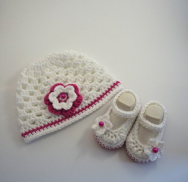 Baby-Set Mütze Und Schuhe Zur Taufe/Taufmütze von Wollherzchen