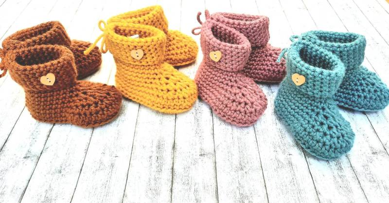 Babybooties Verschiedene Farben Und Größen von Wollherzchen
