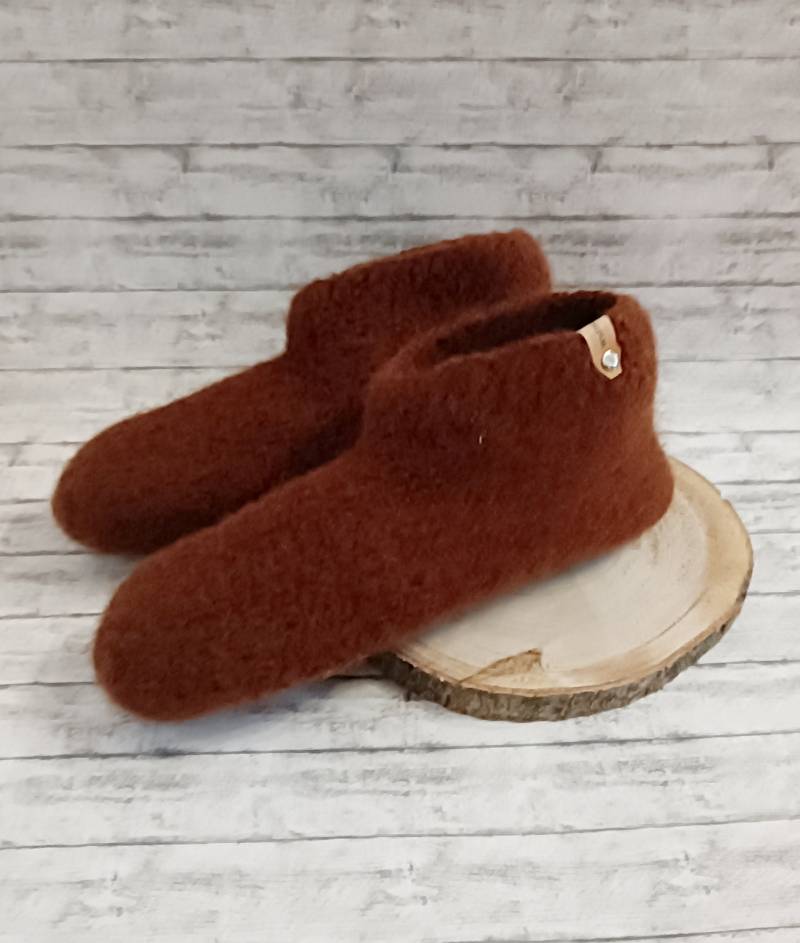 Filzschuhe „Uni" - Handgefertigte Hausschuhe Aus 100 % Schurwolle Für Warme Und Atmungsaktive Füße Verschiedene Farben Größen von Wollherzchen