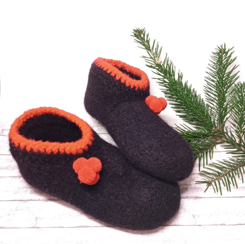 Filzschuhe „Schwarzwald" - Handgefertigte Hausschuhe Aus 100 % Schurwolle Für Warme Und Atmungsaktive Füße Verschiedene Farben Größen von Wollherzchen