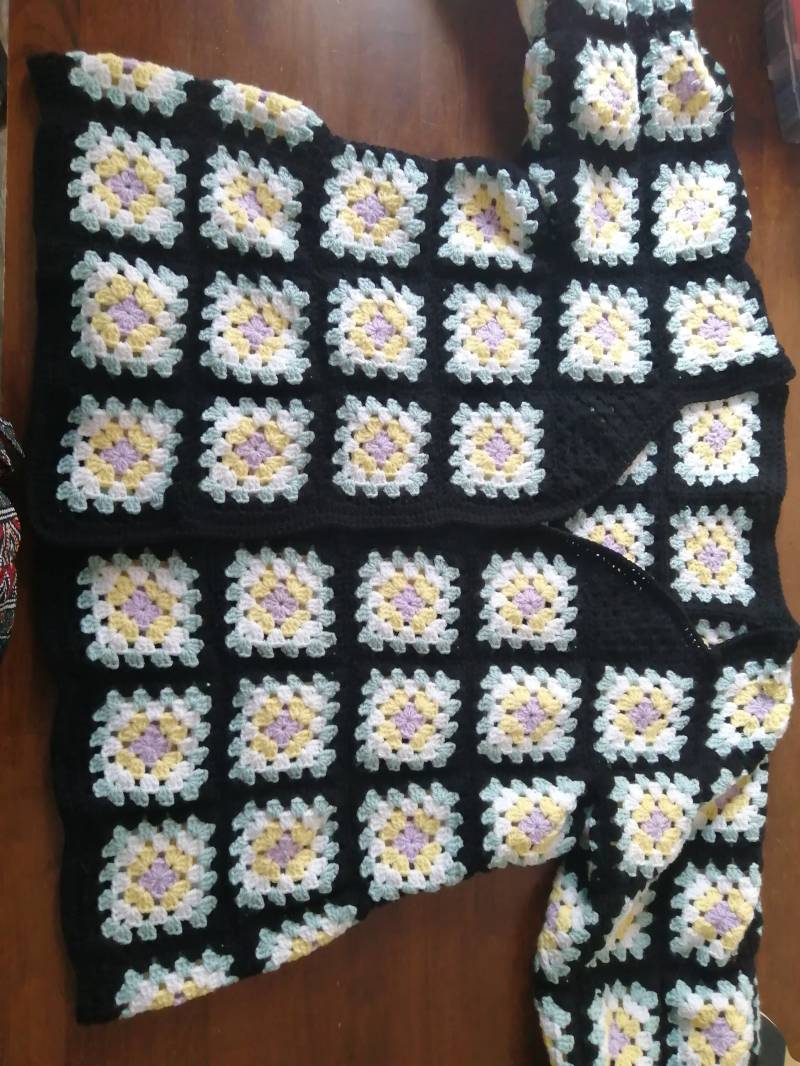 Granny-Square, Jacke, Strickjacke , Eu-Größe 50 von WolligesVonStefanie