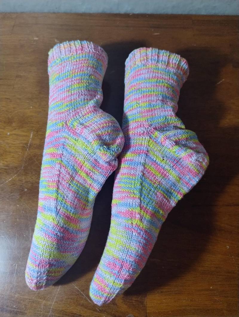 Handgestrickte Socken Für Erwachsene/Teenager in Größe 40/41 Bunt Und Mit Glitzer von WolligesVonStefanie