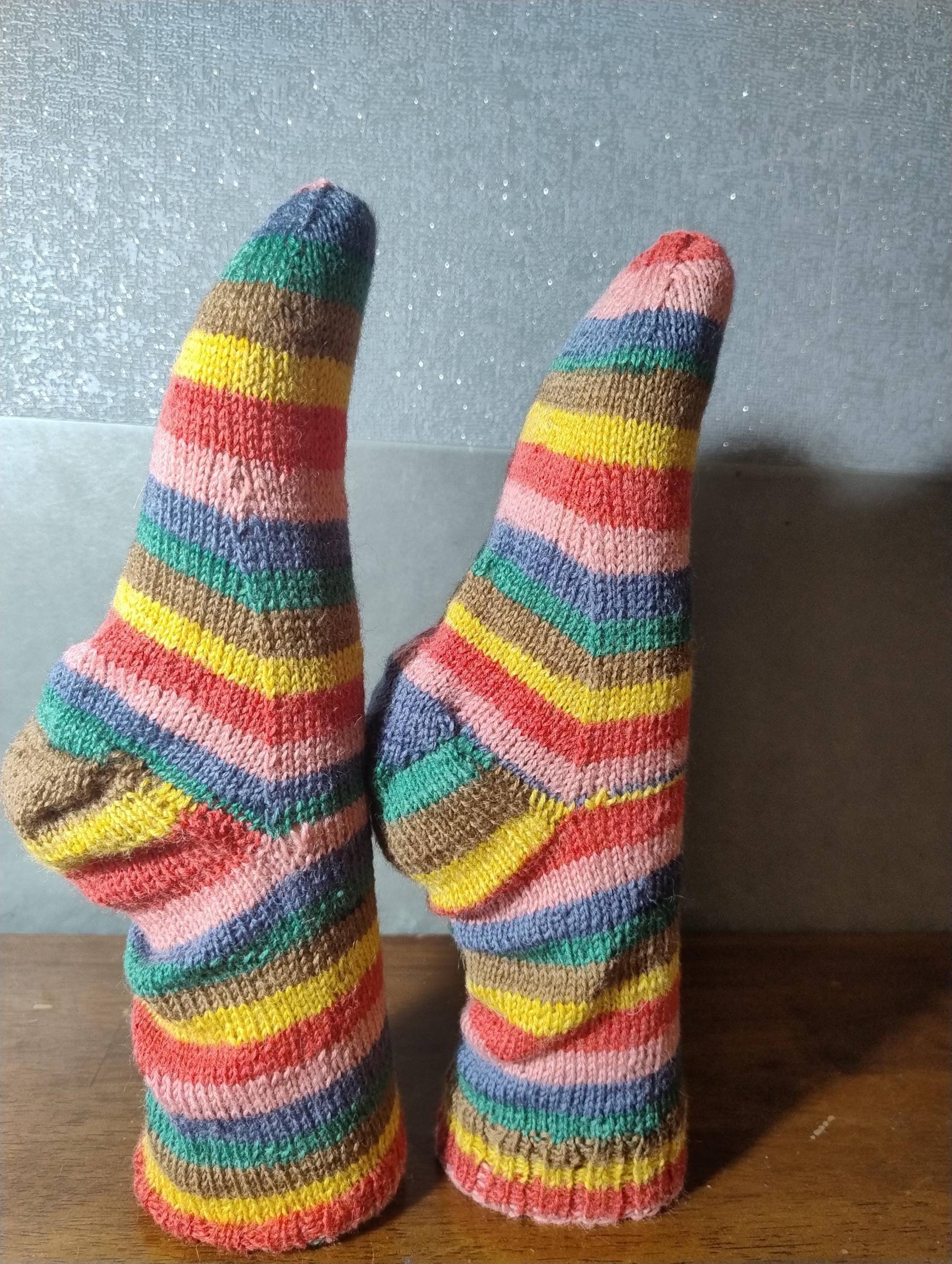 Handgestrickte Socken Für Erwachsene Und Teenager in Größe 38/39 Im Ringel-Look von WolligesVonStefanie