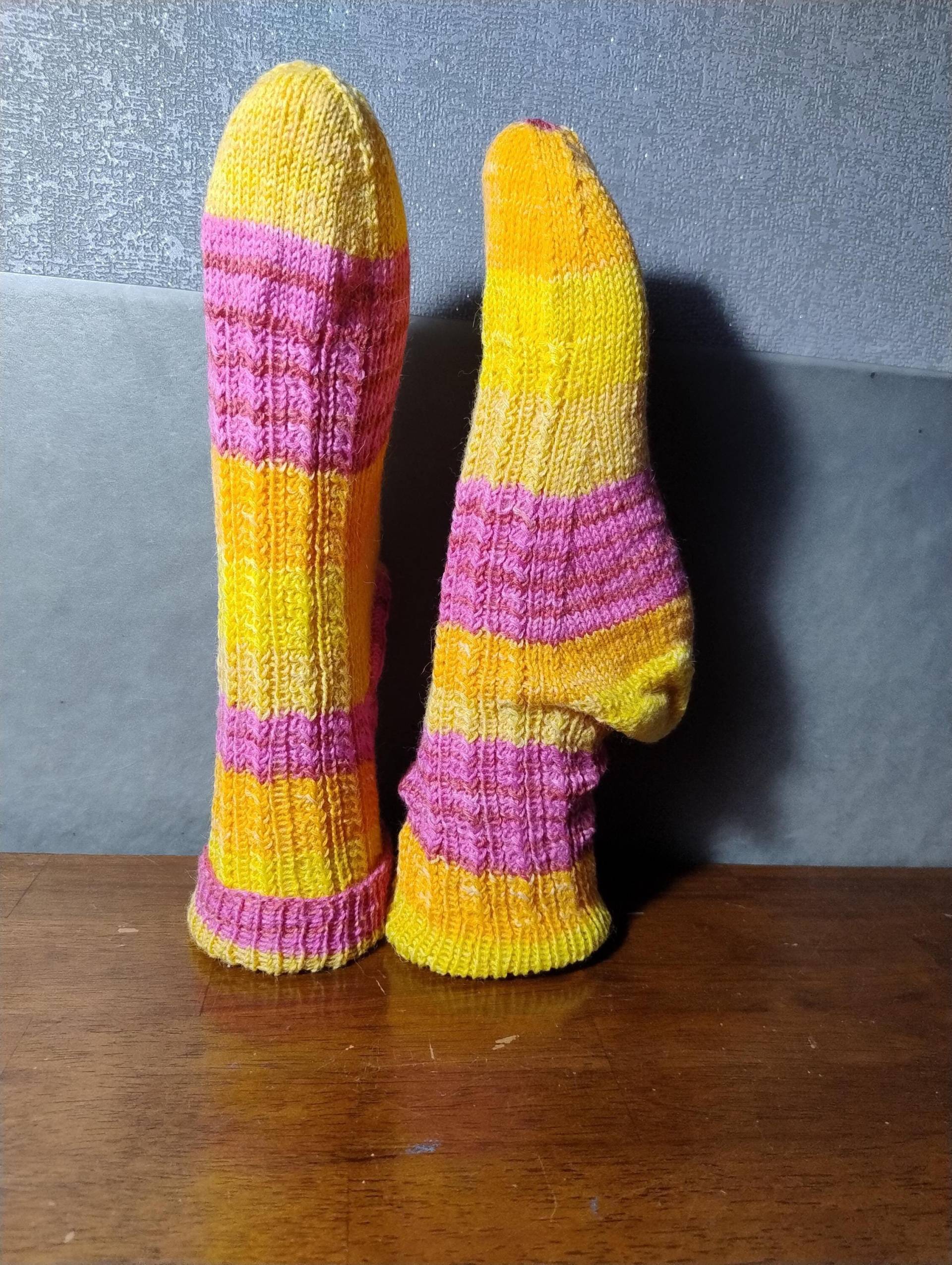 Handgestrickte Strümpfe, Größe 39/40 Mit Kleinem Zopfmuster von WolligesVonStefanie