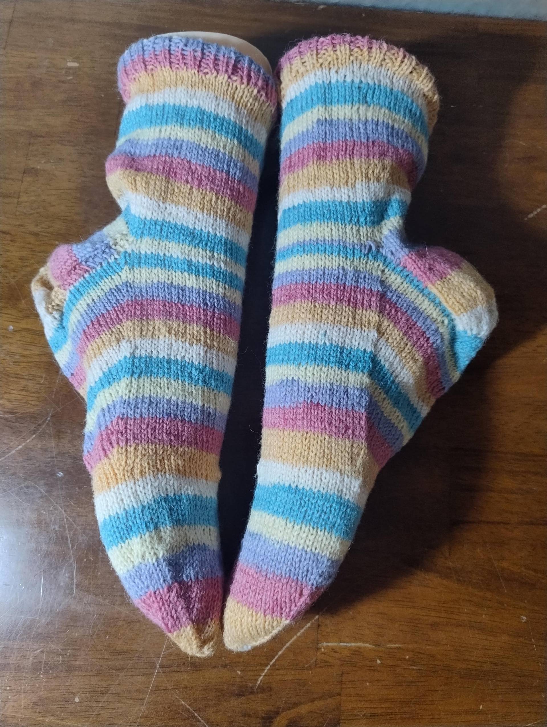 Handgestrickte Strümpfe Für Teenager/Erwachsene in Größe 40 von WolligesVonStefanie