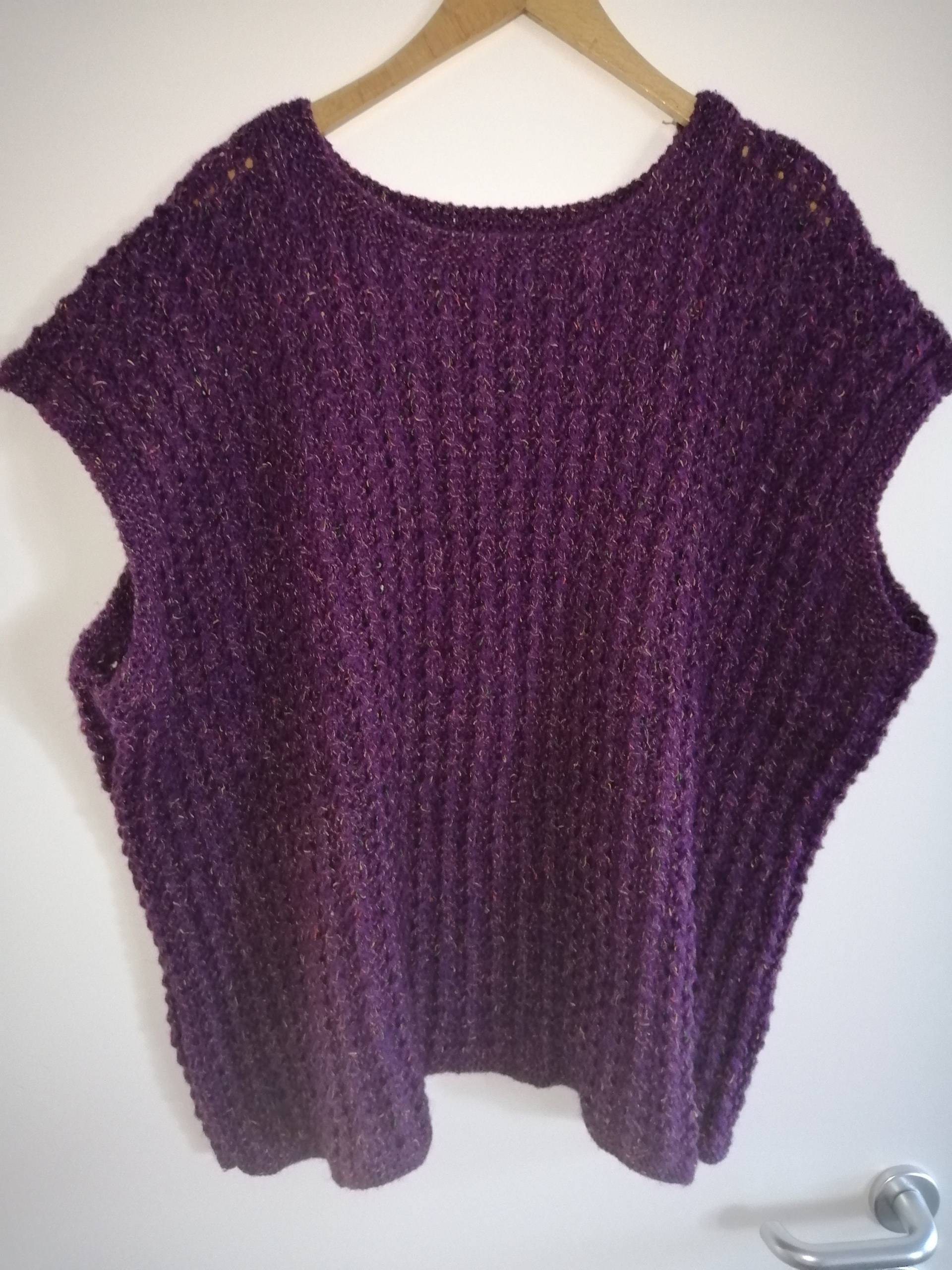 Handgestrickter Pullunder in Violett von WolligesVonStefanie