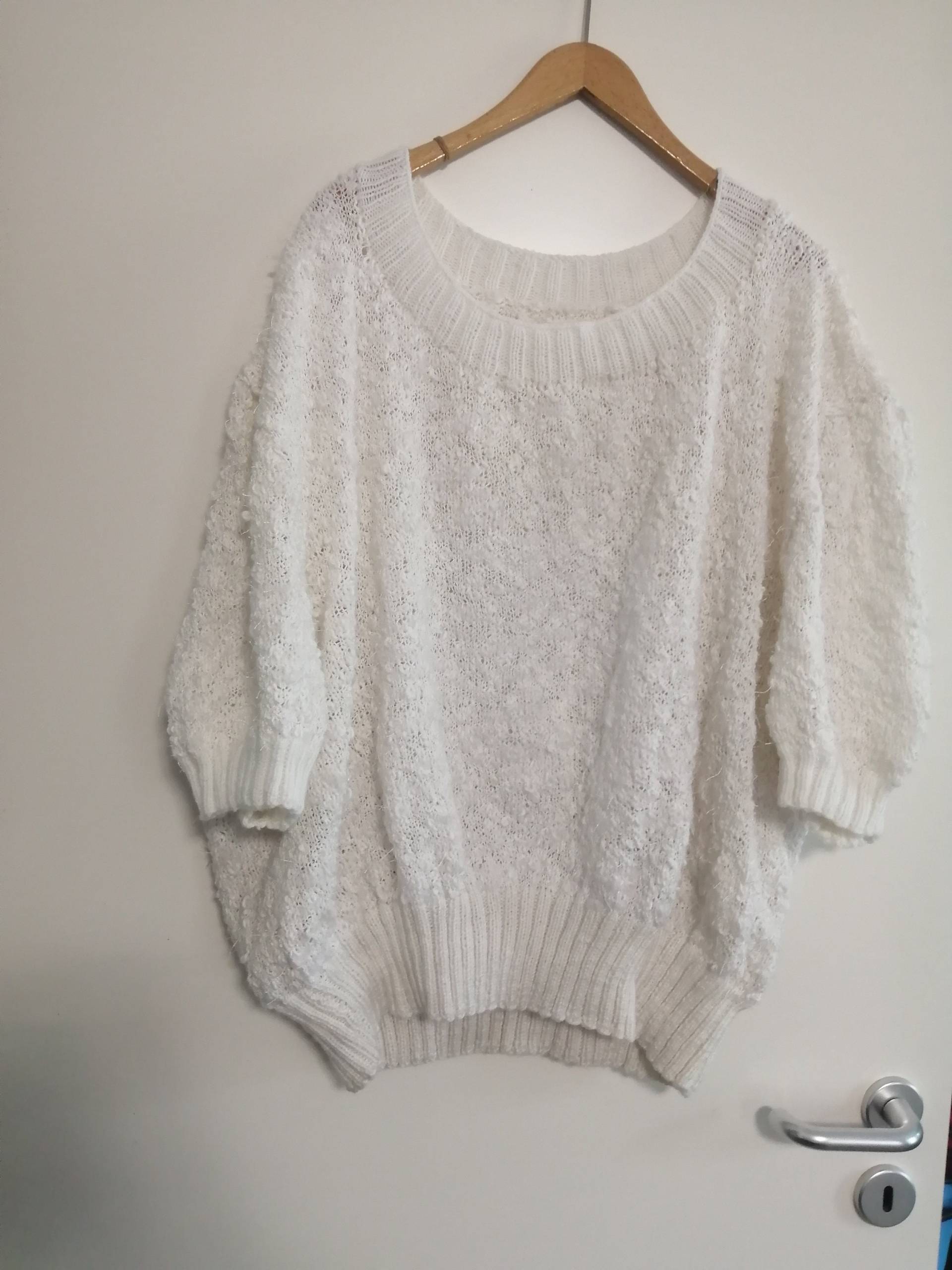 Kurzarm-Pullover Mit Fledermausärmeln in Weiß Größe 50 von WolligesVonStefanie