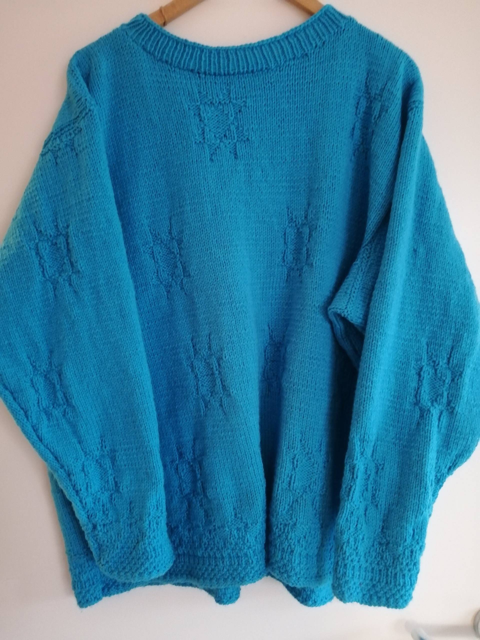 Lagunenblauer Pullover Mit Schneeflockenmotiv von WolligesVonStefanie