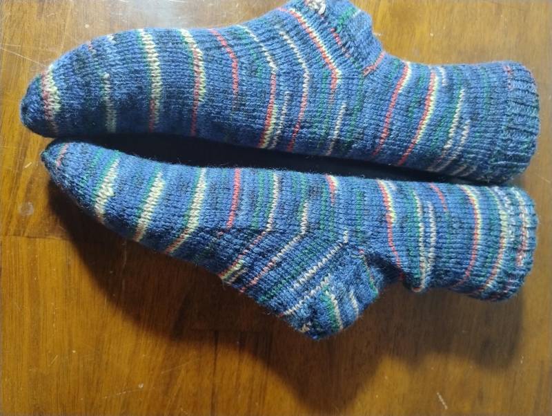 Stricksocken Für Erwachsene/Teenager in Größe 38/39 Blau Mit Bunten Streifen von WolligesVonStefanie