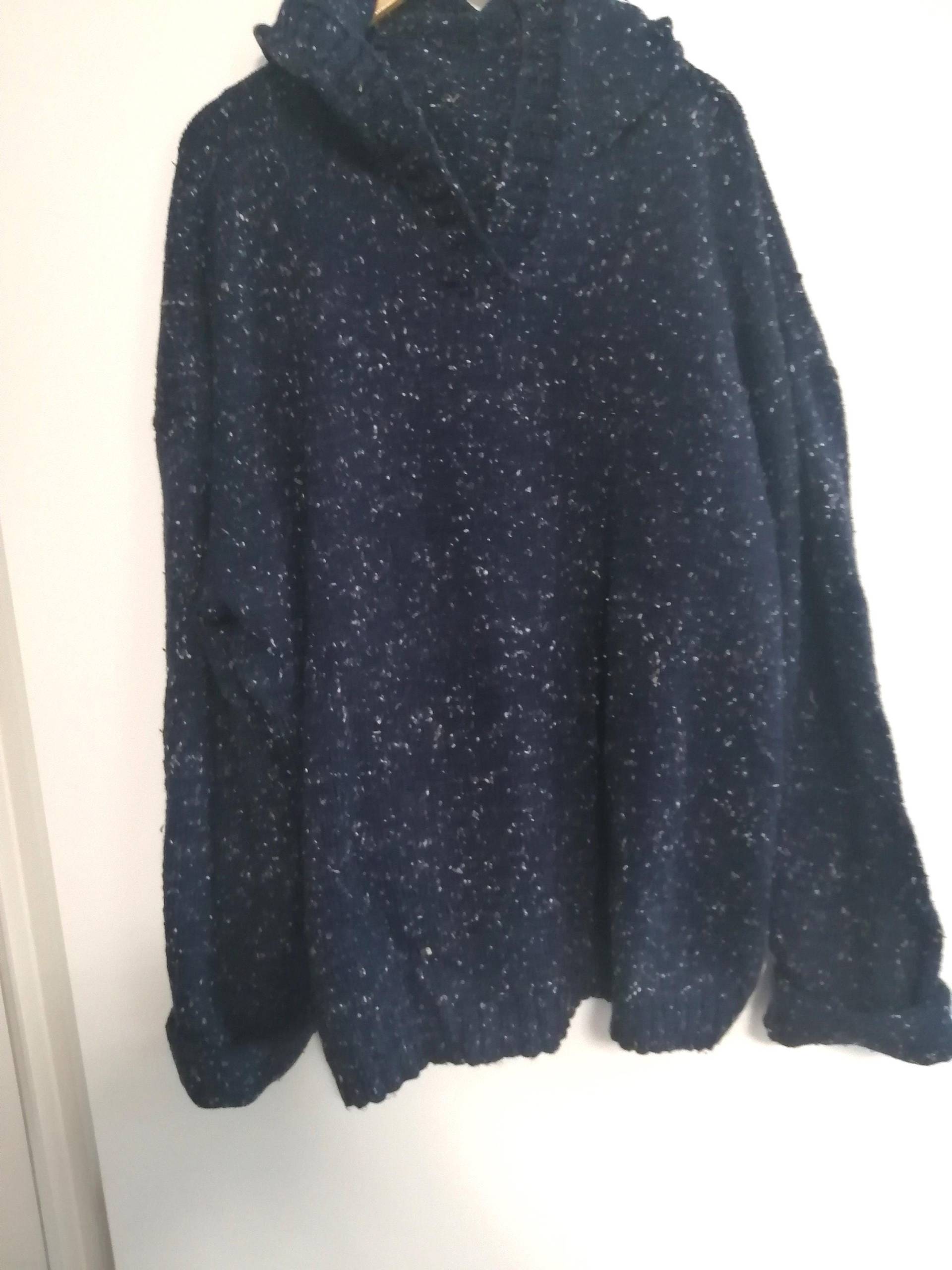 Tweed-Pullover Mit Oversized-Ärmeln Und Großer Kapuze in Dunkelblau Größe 50 von WolligesVonStefanie