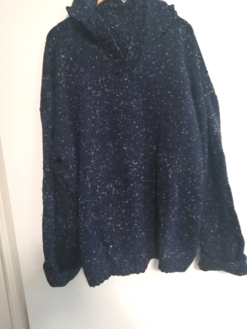 Tweed-Pullover Mit Oversized-Ärmeln Und Großer Kapuze in Dunkelblau Größe 50 von WolligesVonStefanie