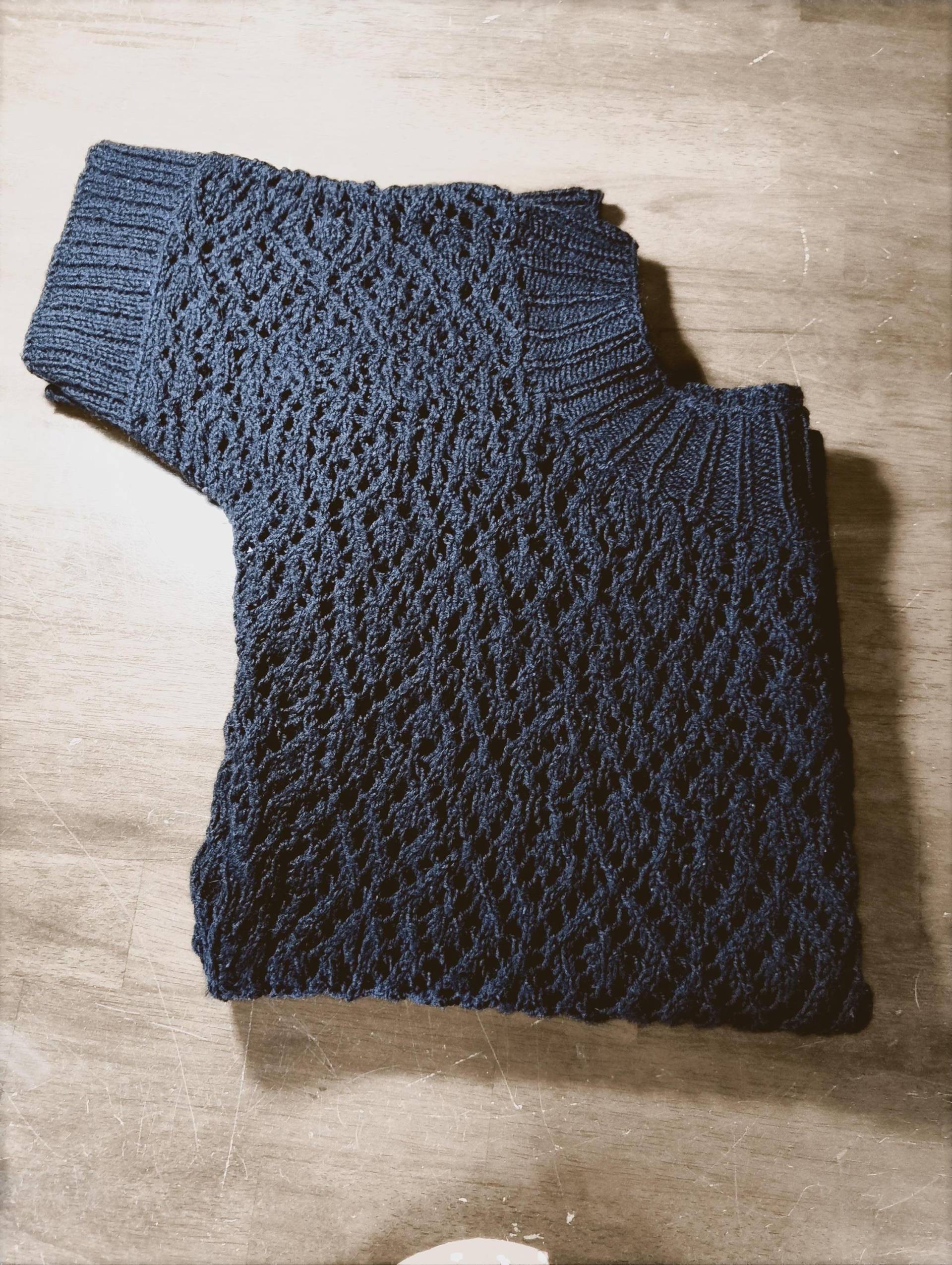strickpullover Mit Ajourmuster Und Carmenausschnitt in Größe 48/50 von WolligesVonStefanie