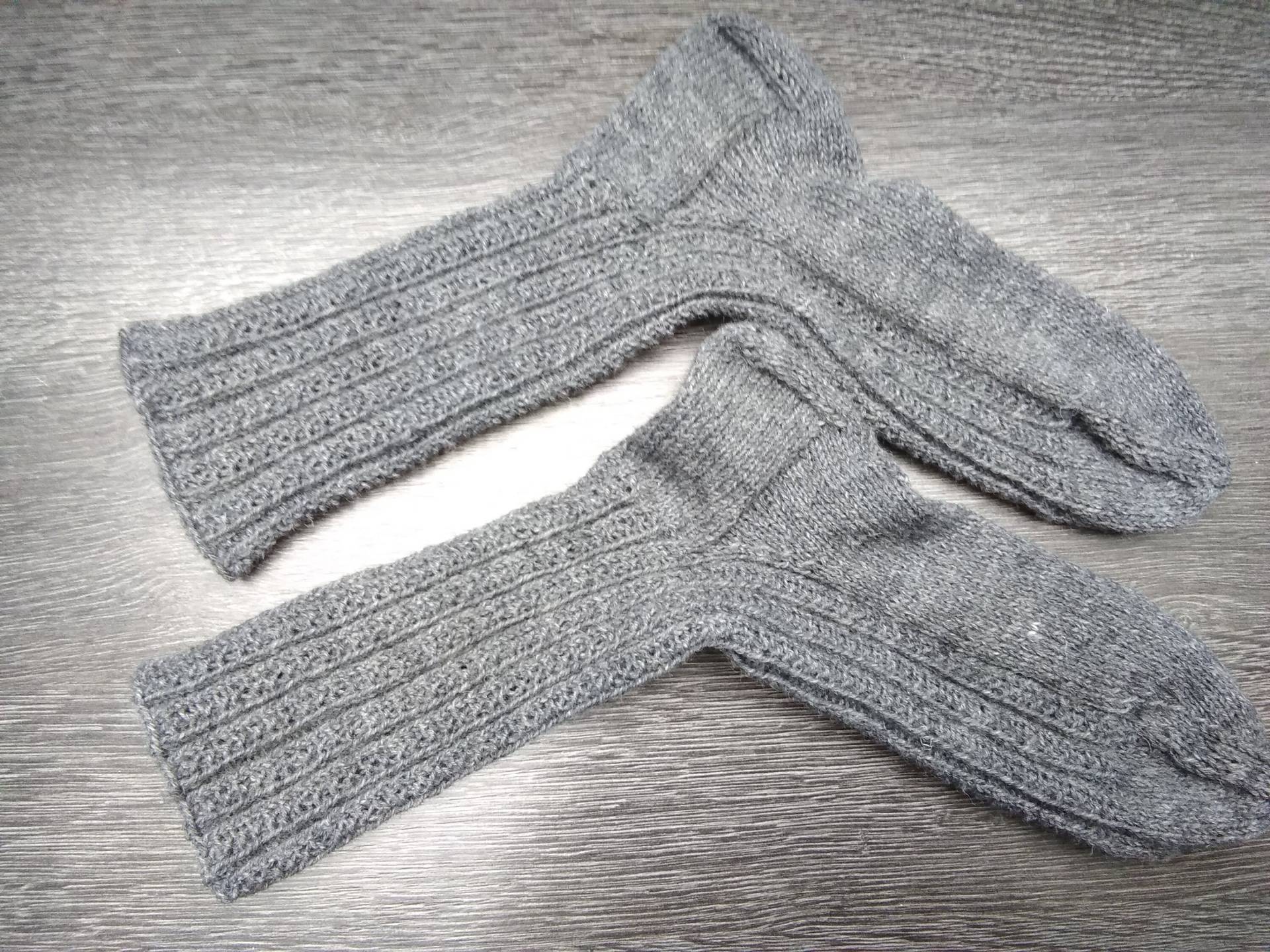 strickstrümpfe, Erwachsene, Größe 40, Schurwolle, Polyacryl, Bündchenmuster, Wollsocken, Handgestrickt, Farbe Grau von WolligesvonKonni