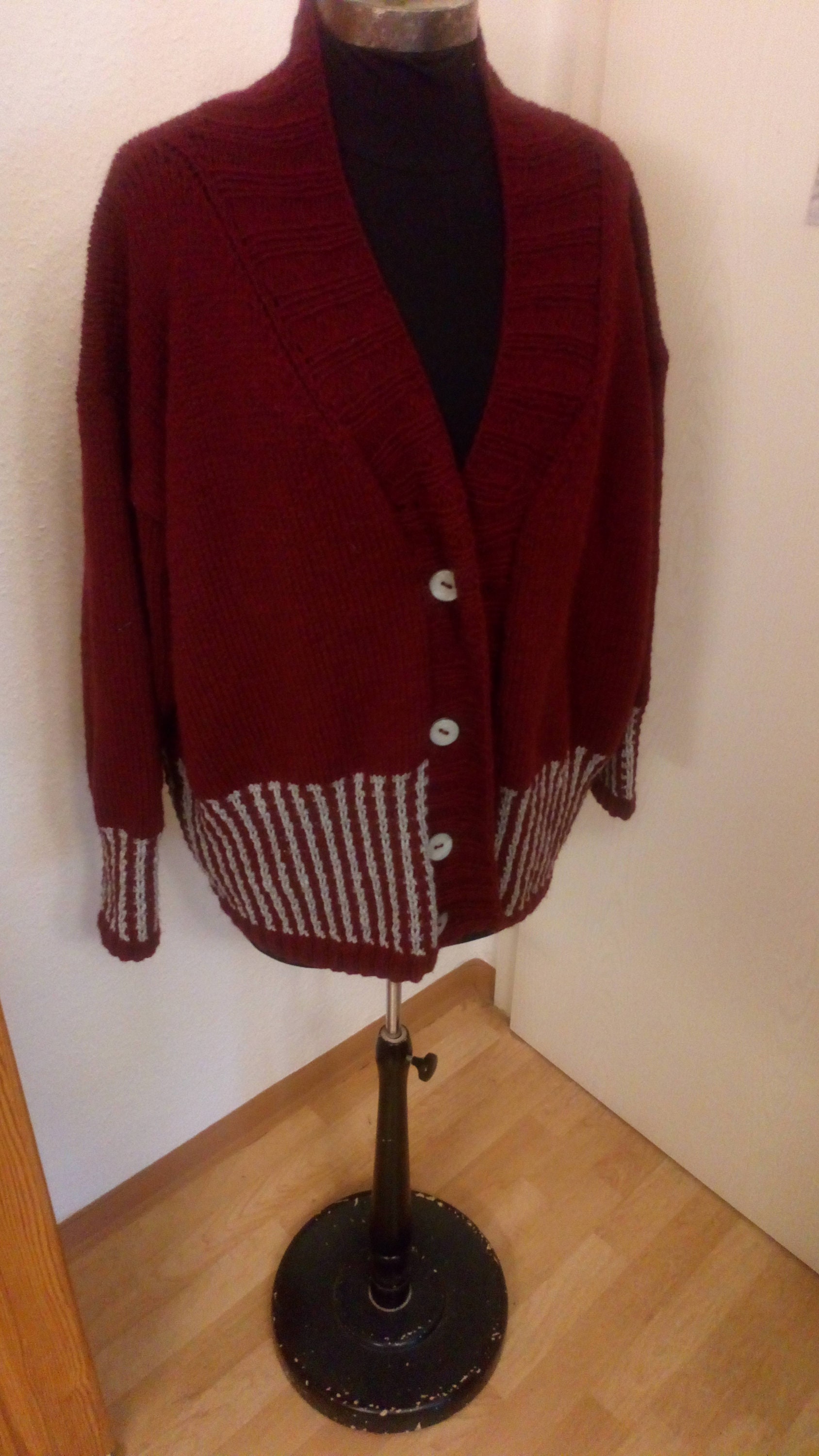 Damenstrickjacke von Wollkreation