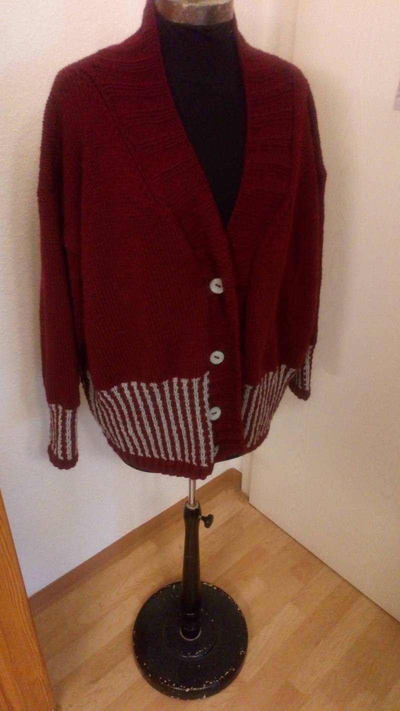 Damenstrickjacke Damenstrickjacke von Wollkreation