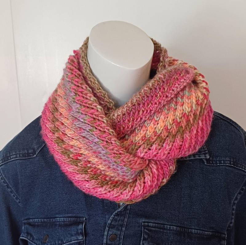 Loop, Strickschal, Geschenkidee, Gestrickt Halswärmer von WollmausShop