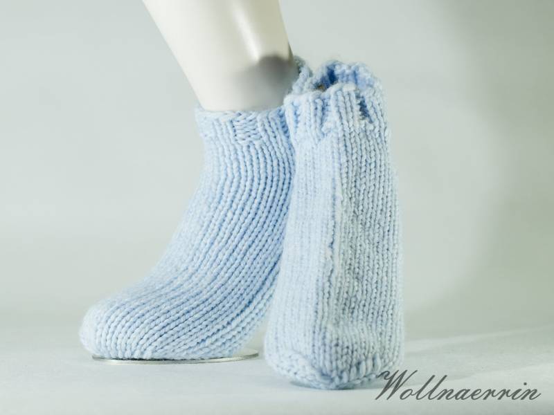 Sneaker Größe 38, Mit Hellblauer Misch Wolle Handgestrickt von Wollnaerrin