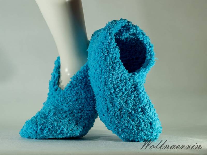 Sneaker Größe 39/40, Mit Blauer Weicher Wolle Handgestrickt von Wollnaerrin