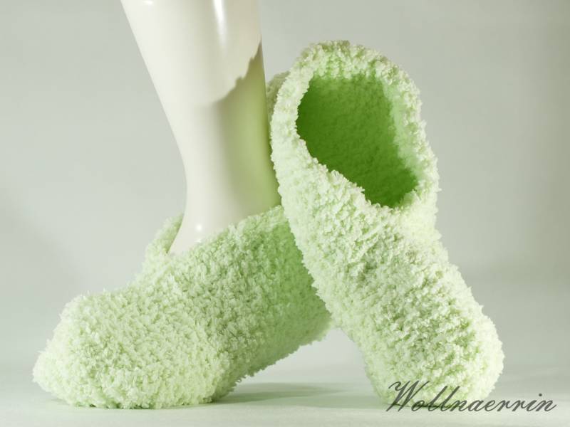 Sneaker Größe 42/43, Mit Mintgrüner Weicher Wolle Handgestrickt von Wollnaerrin
