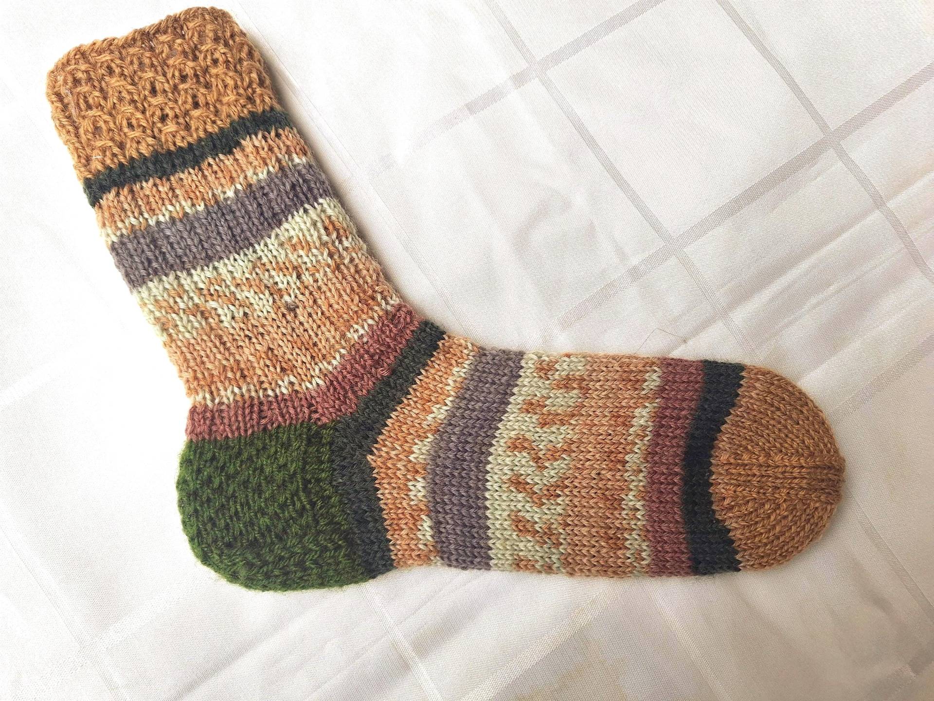 Socken in Herbstfarben Gr 40/41 Handgestrickt Aus Schurwollmix Mit Verstärkter Ferse, Musterbund, Melierter Wolle von Wolltilda