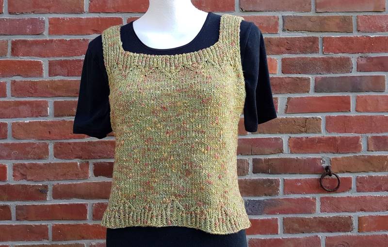 Handgestricktes Top Mit Seitenschlitz // Sommertop Gestricktes Hemdchen Handgestricktes Top Mit Seitenschlitz // Sommertop Gestricktes Hemdchen von Wollwaage