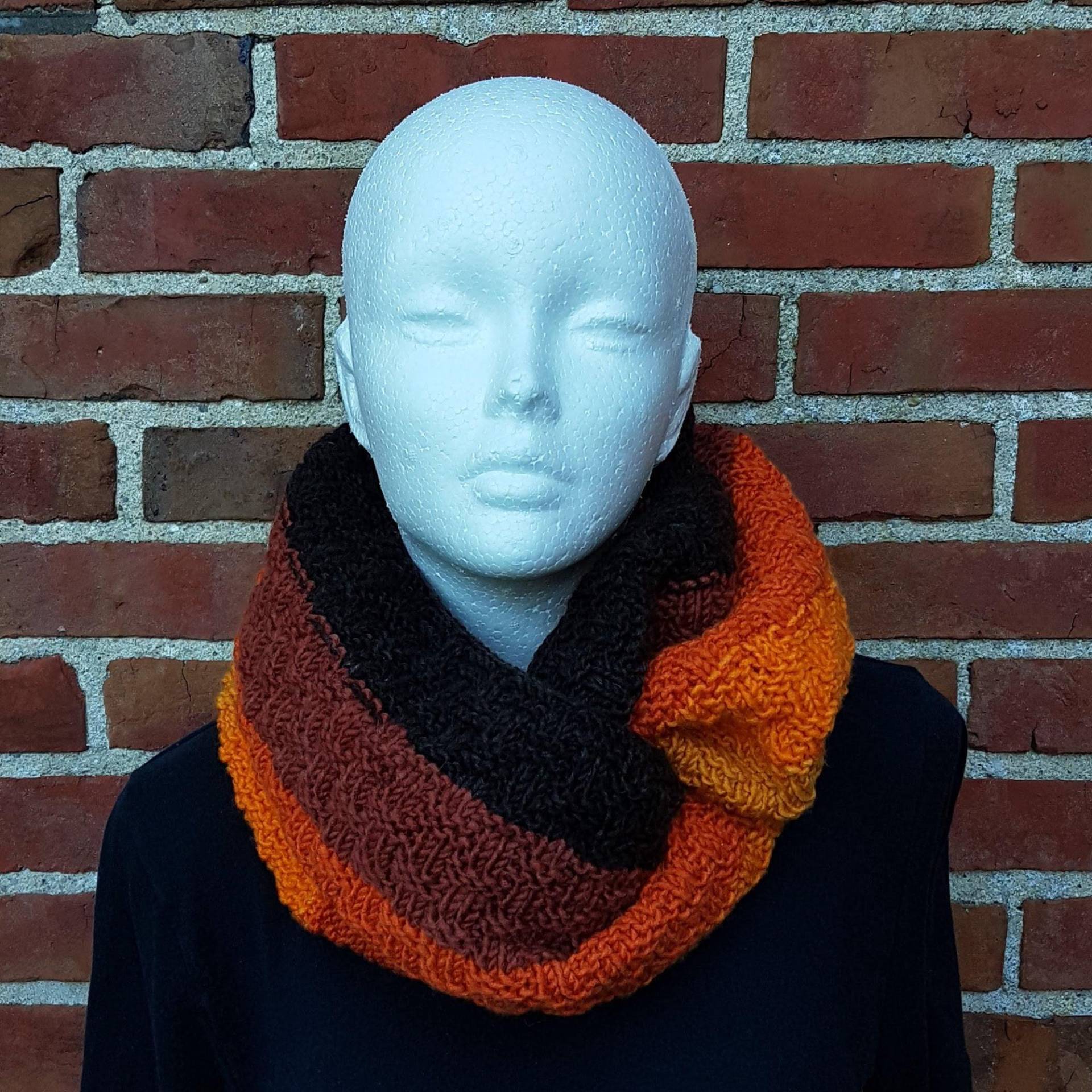 Kuscheliger Loop, Farbverlauf Orange-Rot-Braun // Handgestrickter Loopschal Schlauchschal in Grobstrick Kuscheliger Loop, Farbverlauf Orange-Rot-Braun // Handgestrickter Loopschal Schlauchschal in Grobstrick von Wollwaage
