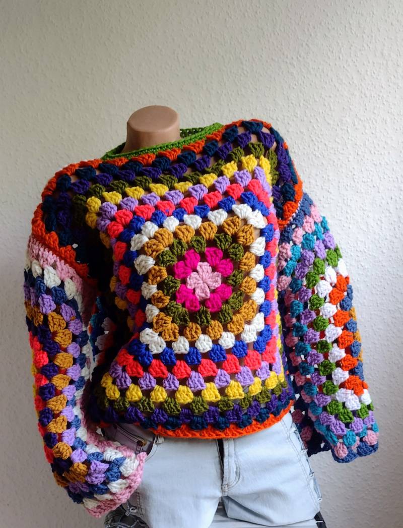 Großer Damenpullover Gestrickt, Gehäkelt Granny-Pullover, Bunter Pullover von Wollzeug