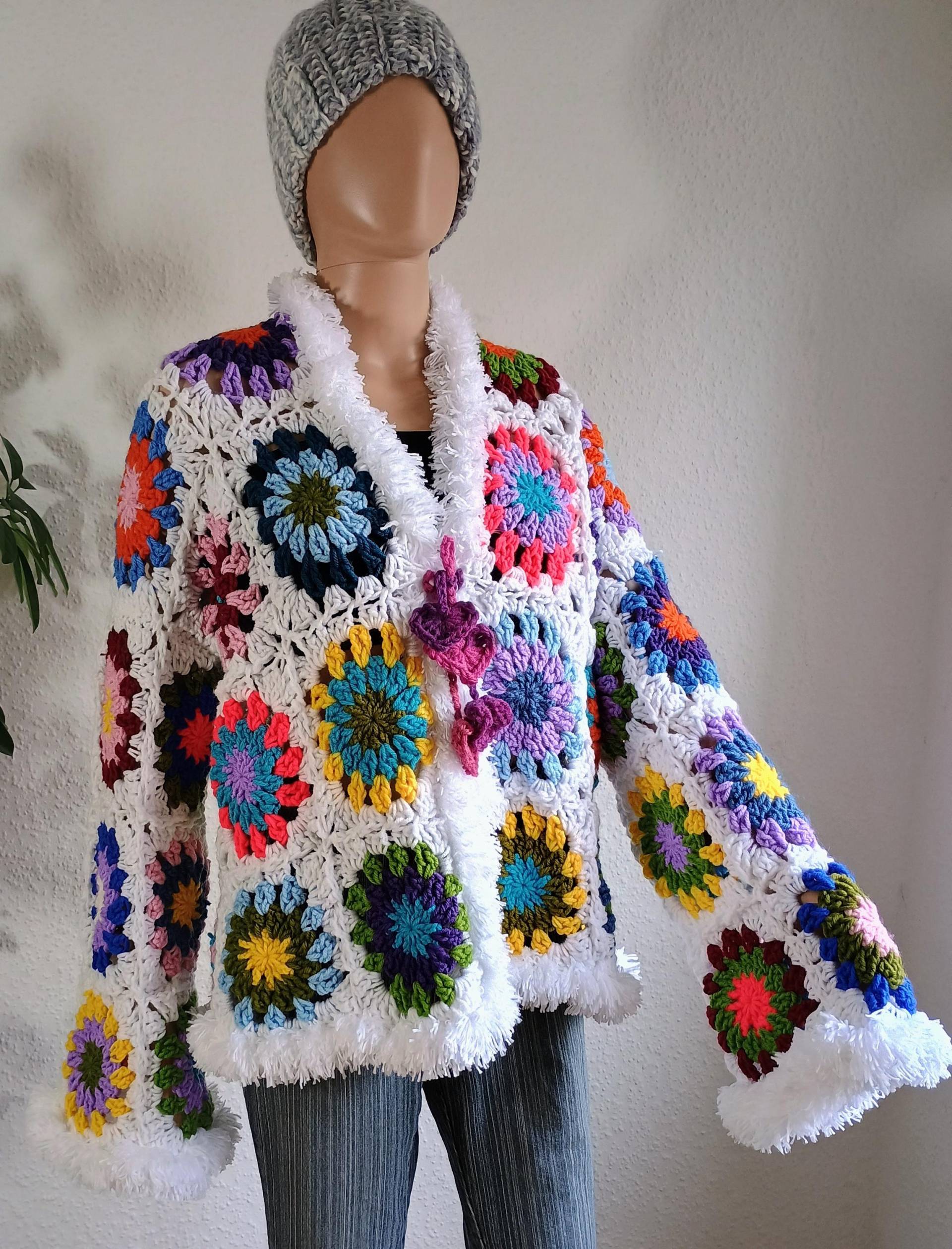 Häkeljacke, Strickjacke, Damenjacke, Grannyjacke, Kurzmantel von Wollzeug