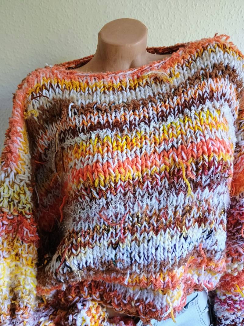 Handgefertigter Damenpullover, Gehäkelt, Kurzpullover, Oversize , Grobstrick von Wollzeug