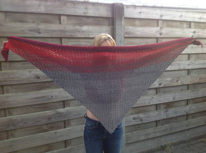 Häkelschal Mit Schönem Farbverlauf von Wolwereld