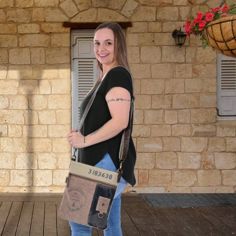 Braun Schwarz Umhängetasche. Crossbody Bag Aus Canvas in Vintage Retro Stil. Crossover Tasche Mit Viele Fächer. Ideale Damen Geschenk von WomanInFashionDE