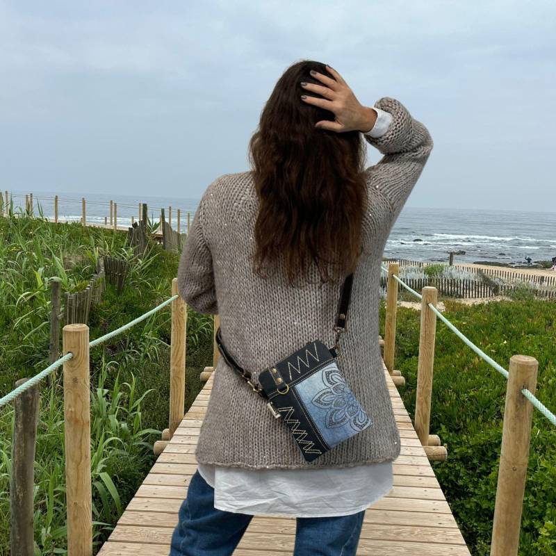 Sunsa Kleine Umhängetasche. Crossbody Bag Aus Recycelter Jeans & Schwarzes Canvas. Nachhaltige Mini Damentasche. Blau Schwarz von WomanInFashionDE