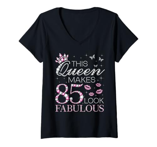 Damen Diese Königin lässt 85 fabelhaft Aussehen 85. Geburtstag der Königin T-Shirt mit V-Ausschnitt Damen Diese Königin lässt 85 fabelhaft Aussehen 85. Geburtstag der Königin T-Shirt mit V-Ausschnitt von Women Birthday Queens Birthday Outfit Ideas