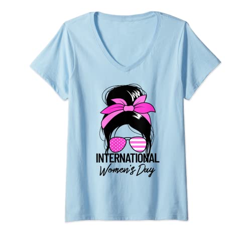 Damen Internationaler Frauentag Unordentlicher Dutt 8. März Frauentag T-Shirt mit V-Ausschnitt Damen Internationaler Frauentag Unordentlicher Dutt 8. März Frauentag T-Shirt mit V-Ausschnitt von Women's Day Apparel Co.