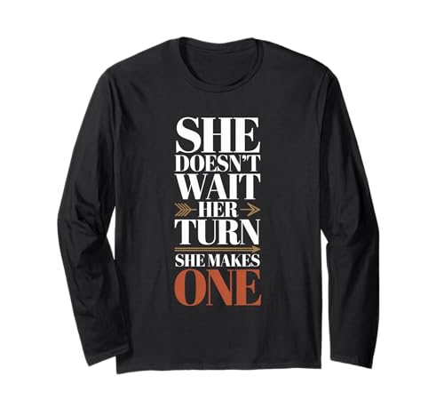 Sie leitet leise, Aber kraftvoll die Gleichstellung von Frauen Langarmshirt Sie leitet leise, Aber kraftvoll die Gleichstellung von Frauen Langarmshirt von Women's Equality Youth Feminist Movement