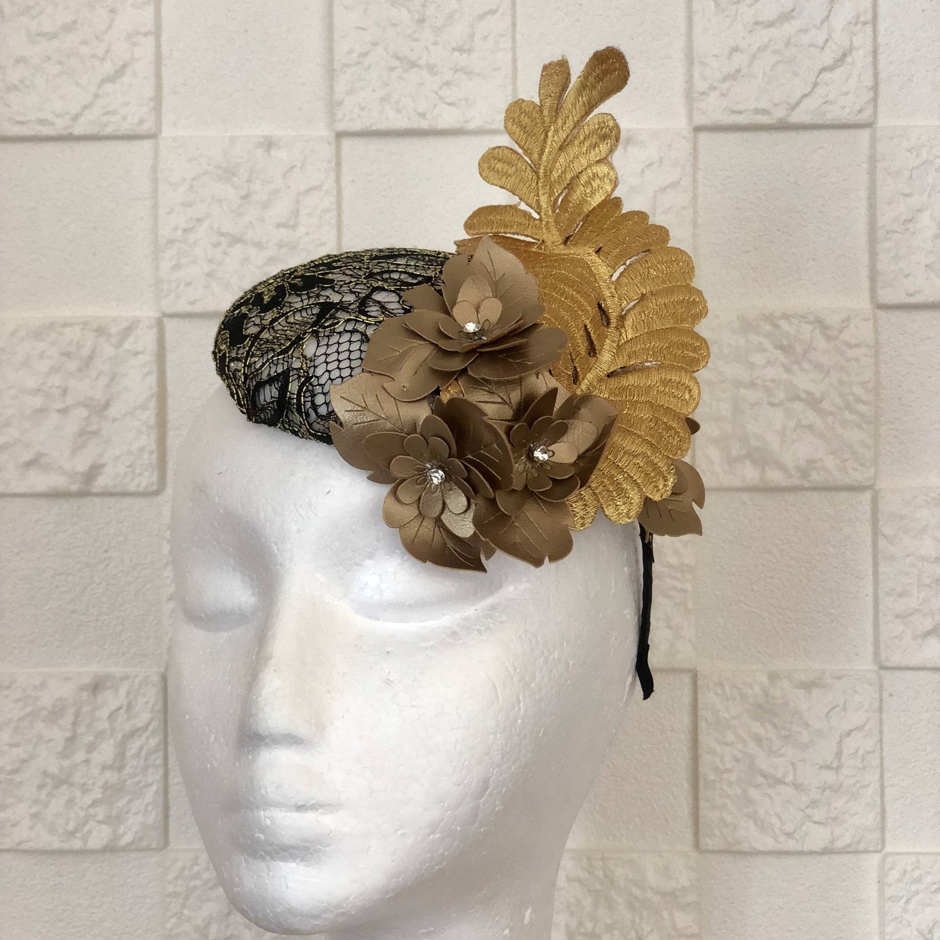 Spitze Gold Fascinator. Goldspitze Hüte. Fascinator Mellow Cup Ascot Racing Hüte Spitze Gold Fascinator. Goldspitze Hüte. Fascinator Mellow Cup Ascot Racing Hüte von WomenHatAccessories