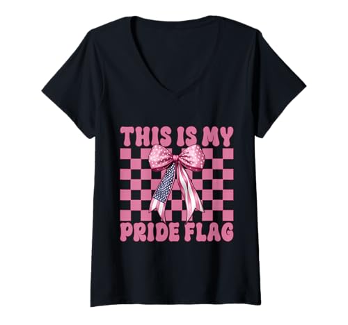Damen 4. Juli USA American Patriotic This is My Pride Flagge T-Shirt mit V-Ausschnitt Damen 4. Juli USA American Patriotic This is My Pride Flagge T-Shirt mit V-Ausschnitt von Womens Coquette Bow 4th of July USA Flag Gifts