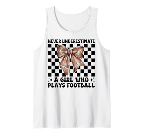 Unterschätze niemals ein Mädchen, American Football-Mädchen, Mama Tank Top Unterschätze niemals ein Mädchen, American Football-Mädchen, Mama Tank Top von Womens Coquette Bow American Football Player Gifts