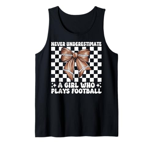 Unterschätze niemals ein Mädchen, American Football-Mädchen, Mama Tank Top Unterschätze niemals ein Mädchen, American Football-Mädchen, Mama Tank Top von Womens Coquette Bow American Football Player Gifts