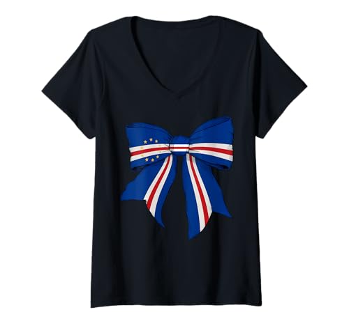Damen Cabo Verde Burundian Pride Flag Girl Coquette Schleife Band T-Shirt mit V-Ausschnitt Damen Cabo Verde Burundian Pride Flag Girl Coquette Schleife Band T-Shirt mit V-Ausschnitt von Womens Coquette Bow Cabo Verde Heritage Flag Gifts