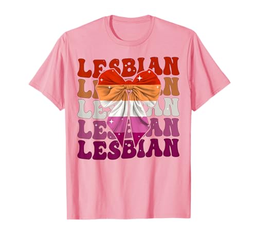 Lesbische Flagge Pride LGBTQ Mädchen Kokette Schleife Band T-Shirt Lesbische Flagge Pride LGBTQ Mädchen Kokette Schleife Band T-Shirt von Womens Coquette Bow Lesbian Flag LGBTQ Gifts