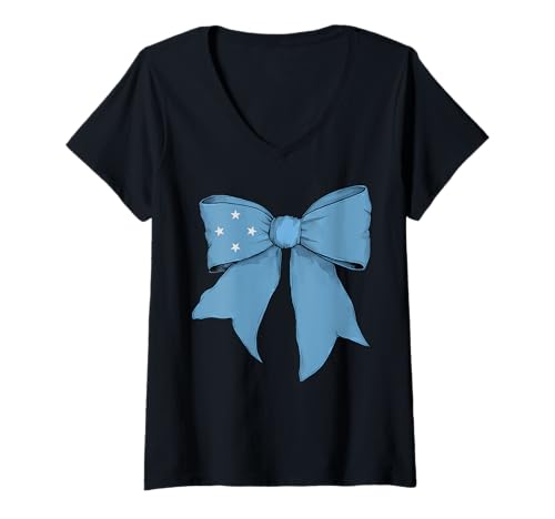 Damen Föderierte Staaten von Mikronesien Micronesian Pride Coquette T-Shirt mit V-Ausschnitt Damen Föderierte Staaten von Mikronesien Micronesian Pride Coquette T-Shirt mit V-Ausschnitt von Womens Coquette Bow Micronesian Heritage Gifts