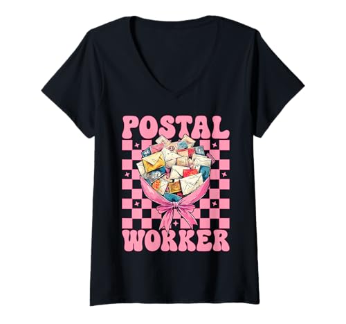 Damen Postangestellter Postträger Post Lady Girl Mom Kokette Schleife T-Shirt mit V-Ausschnitt Damen Postangestellter Postträger Post Lady Girl Mom Kokette Schleife T-Shirt mit V-Ausschnitt von Womens Coquette Bow Postal Worker Mail Lady Gifts