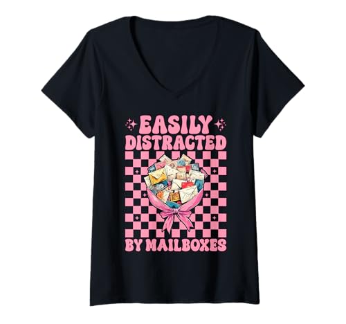 Damen Postangestellter Postträger leicht von Briefkästen abgelenkt T-Shirt mit V-Ausschnitt Damen Postangestellter Postträger leicht von Briefkästen abgelenkt T-Shirt mit V-Ausschnitt von Womens Coquette Bow Postal Worker Mail Lady Gifts