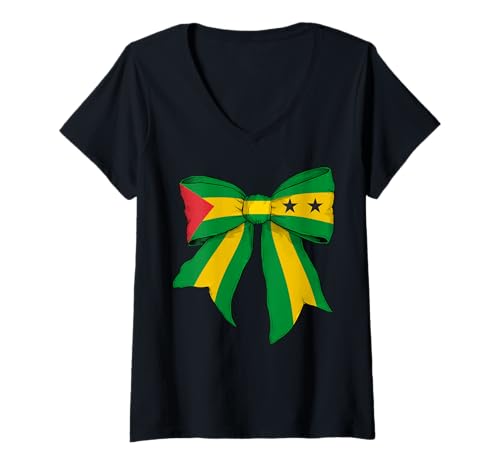 Damen Sao Tome und Principe São Toméan Pride Flagge Mädchen Kokette T-Shirt mit V-Ausschnitt Damen Sao Tome und Principe São Toméan Pride Flagge Mädchen Kokette T-Shirt mit V-Ausschnitt von Womens Coquette Bow Sao Tome And Principe Gifts
