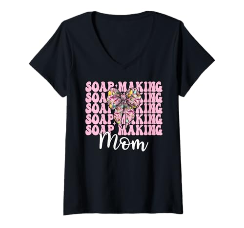 Damen Seifenherstellung Mama Seifenbereiter Seifenhändler Mama Muttertag T-Shirt mit V-Ausschnitt Damen Seifenherstellung Mama Seifenbereiter Seifenhändler Mama Muttertag T-Shirt mit V-Ausschnitt von Womens Coquette Bow Soap Making Soap Maker Gifts