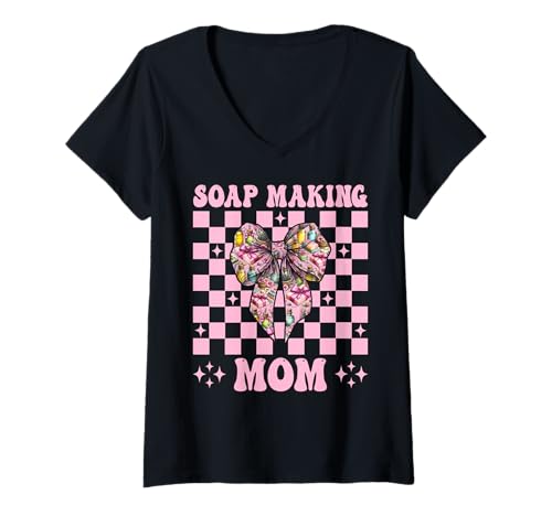 Damen Seifenherstellung Mama Seifenbereiter Seifenhändler Mama Muttertag T-Shirt mit V-Ausschnitt Damen Seifenherstellung Mama Seifenbereiter Seifenhändler Mama Muttertag T-Shirt mit V-Ausschnitt von Womens Coquette Bow Soap Making Soap Maker Gifts